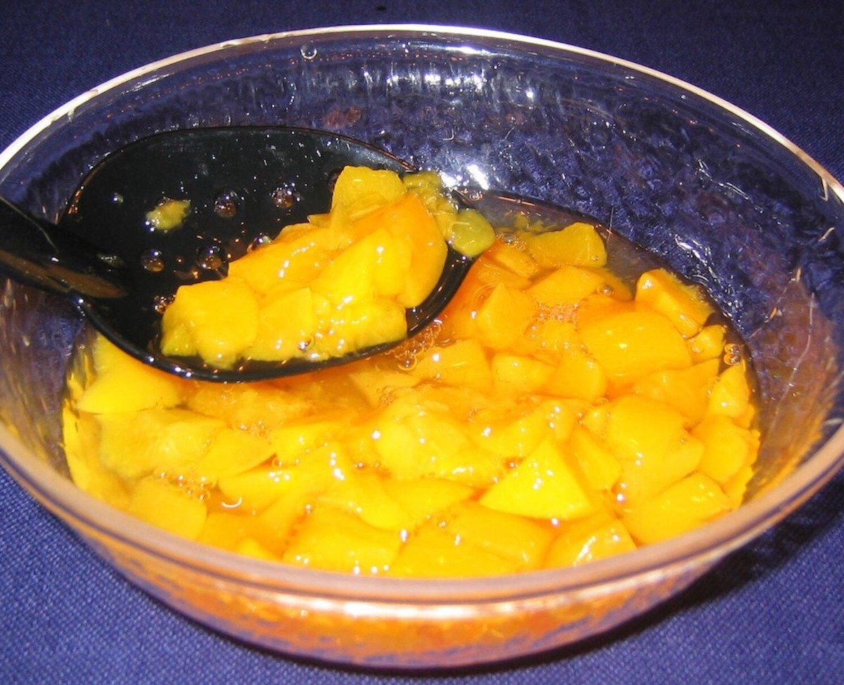 bowl of peaches cut in small pieces